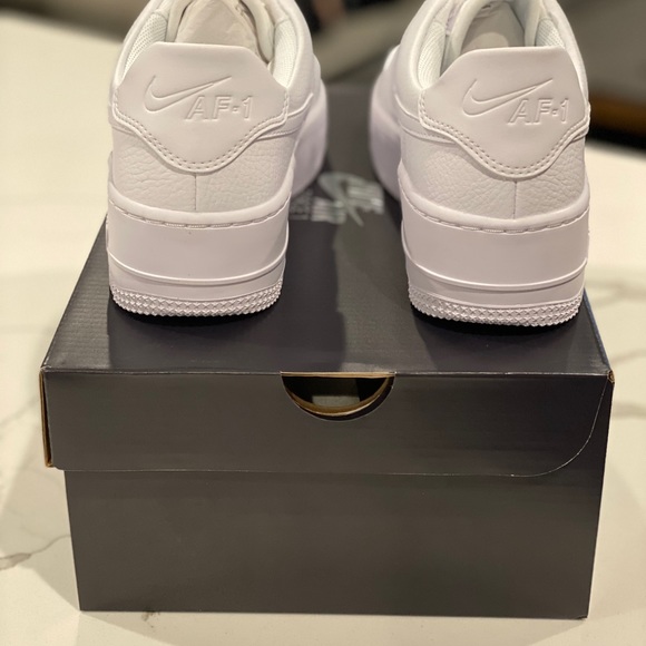 Nike Air Force 1 Sage Low in White - Picture 5 of 7